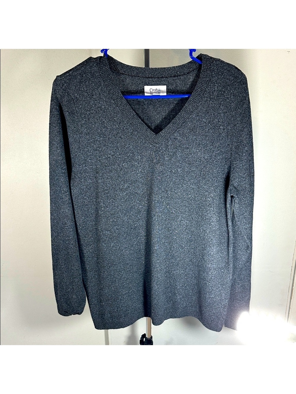 US Medium Croft & Barrow Charcoal V-Neck Sweater EUC